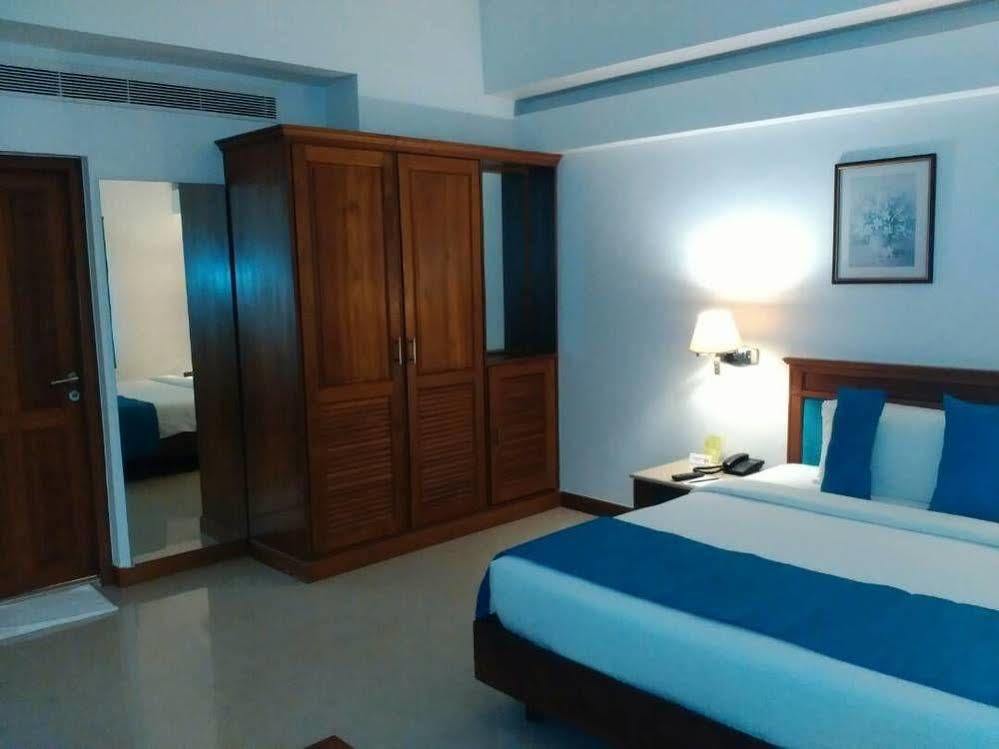The Avenue Center Hotel Kochi Kültér fotó