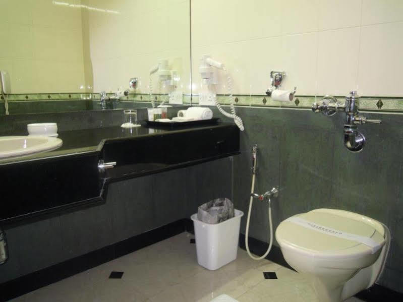 The Avenue Center Hotel Kochi Kültér fotó
