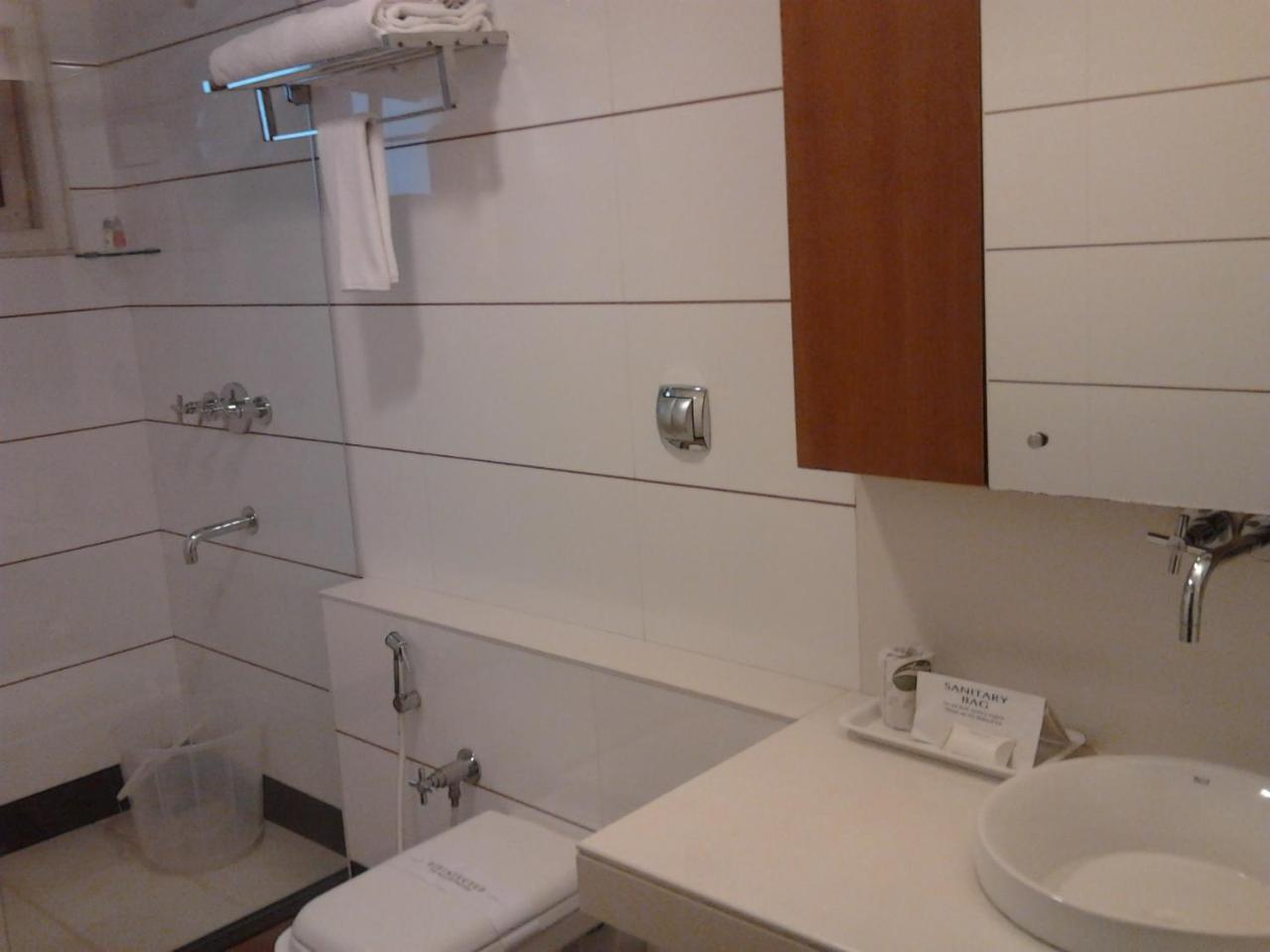 The Avenue Center Hotel Kochi Kültér fotó